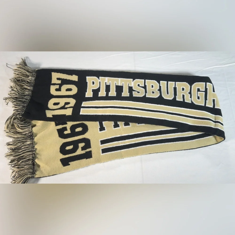 Fanatics stylish scarf